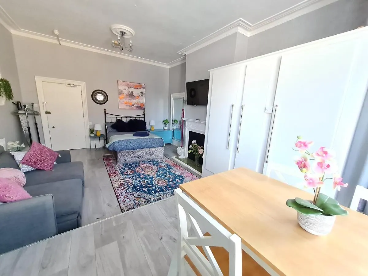Colourful Studio - West Cliff Location - Stones Throw From The Beach! Apartment Bournemouth 0*,  United Kingdom