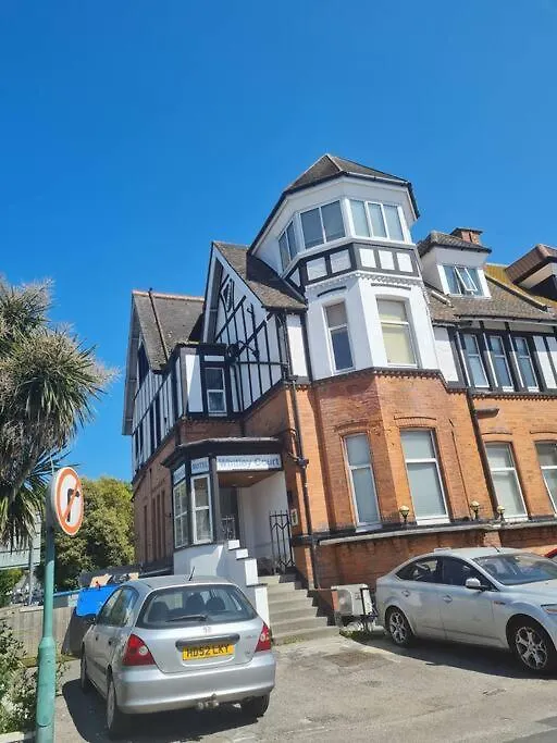 Colourful Studio - West Cliff Location - Stones Throw From The Beach! Apartman Bournemouth